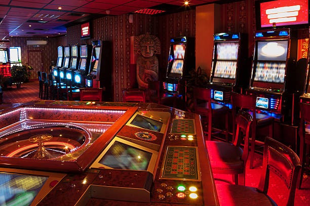 Book of Dead slot game interface showing five reels with Egyptian symbols and winning payline highlights